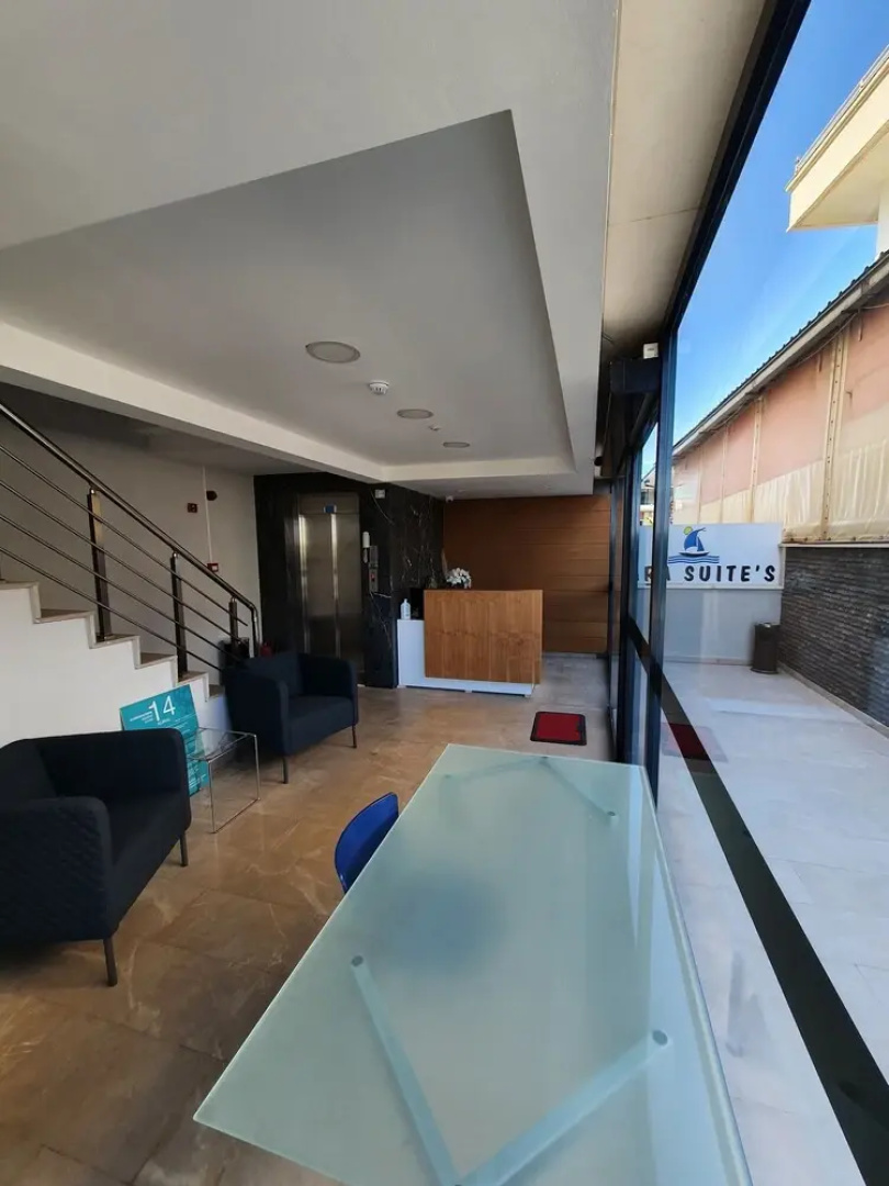 Lara Suite's