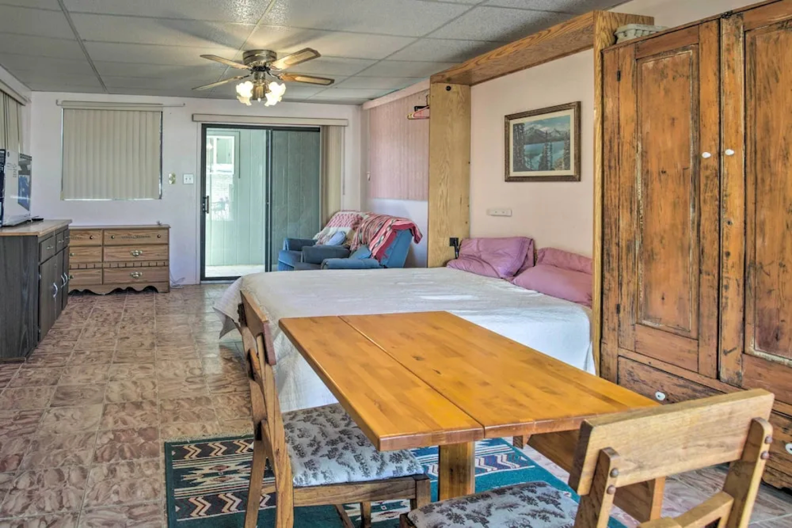 Cozy Yuma Retreat w/ Furnished Patio & Grill!