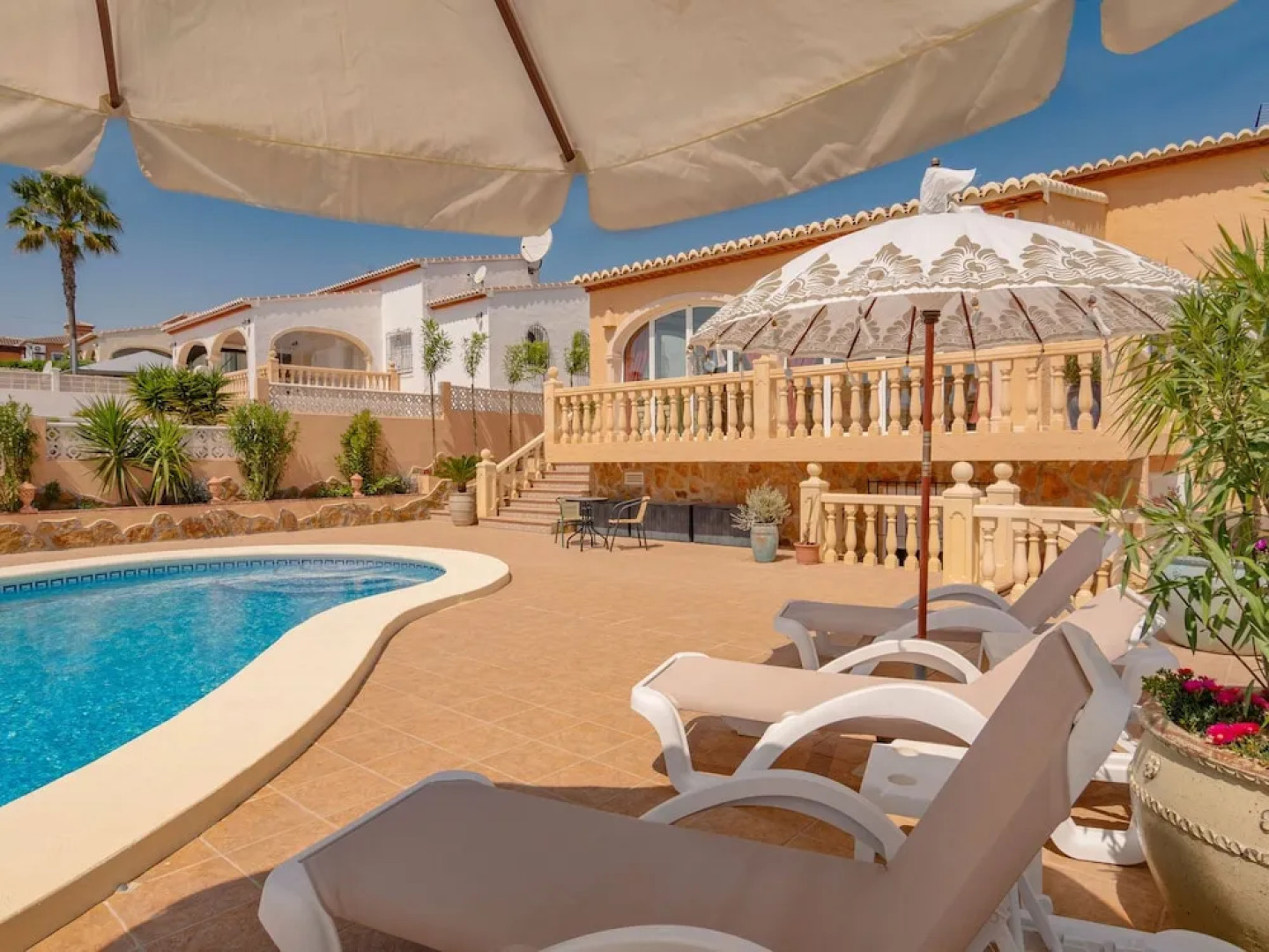 Villa With Very Spacious Terrace, Beautiful View of the Mountains & Private Pool