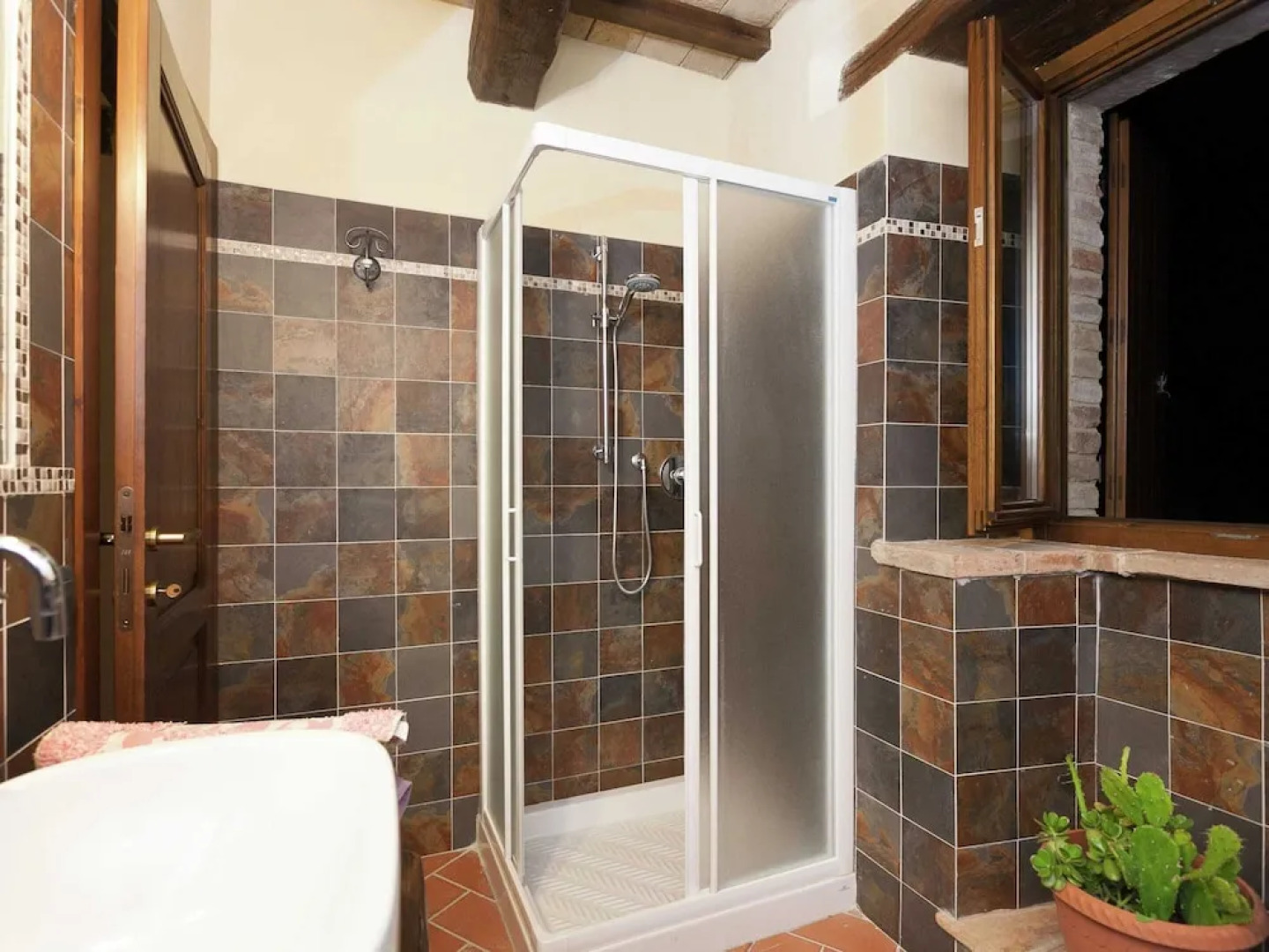 Farmhouse in Marche With Pool and Views