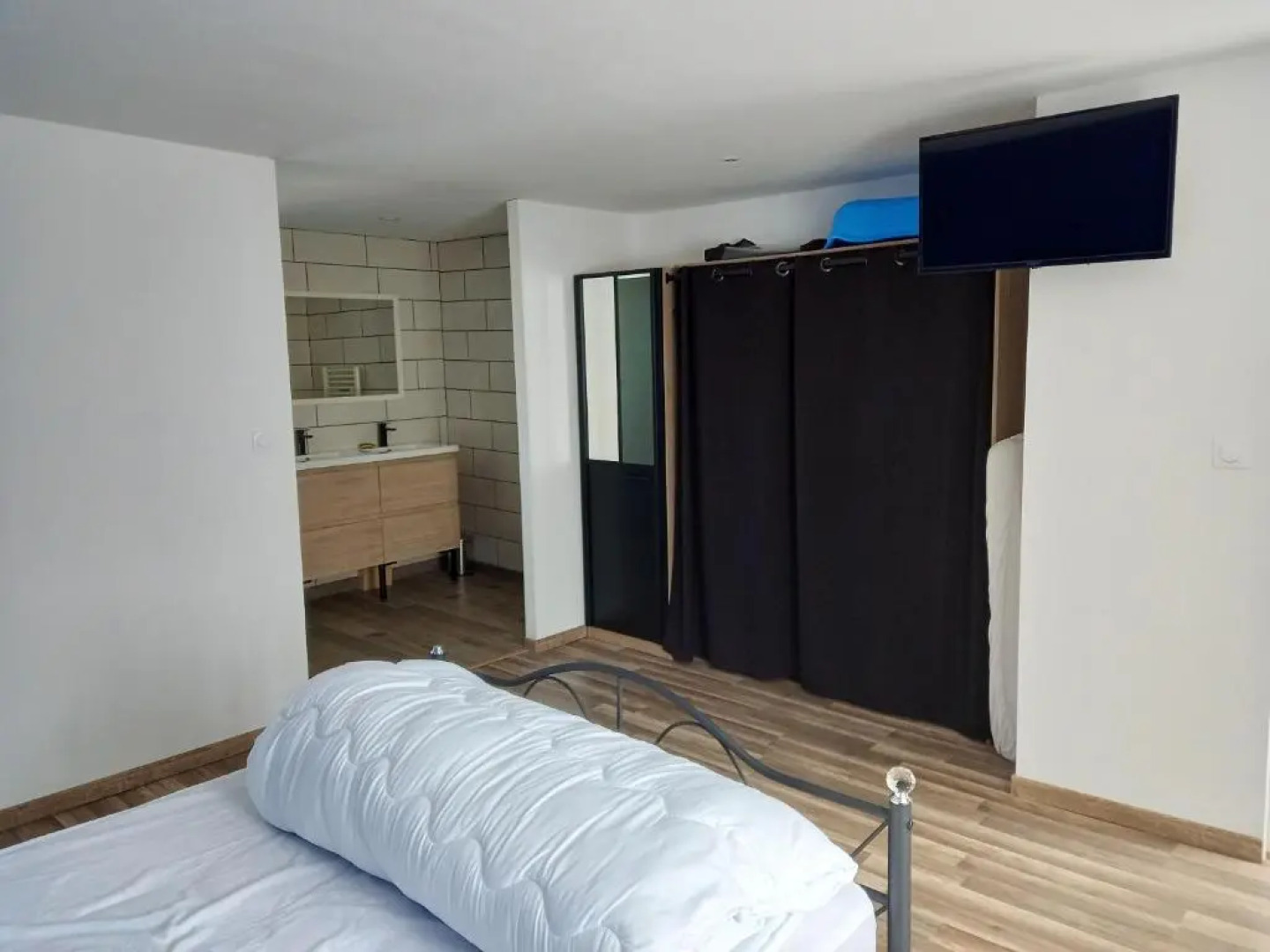 Maison de 3 chambres avec jardin clos et wifi a Quettehou