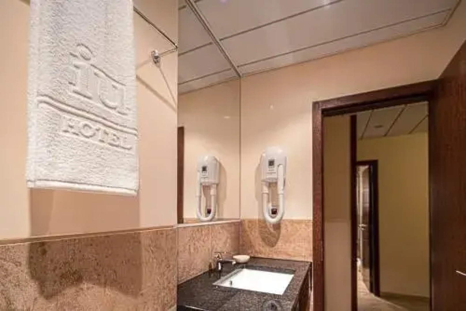 iu Hotel N'dalatando