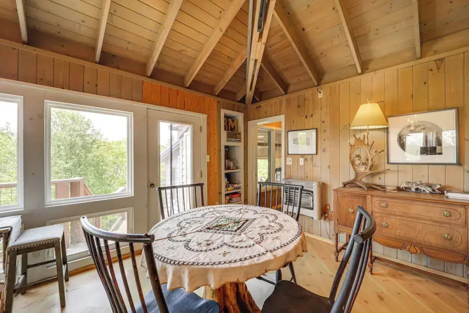 8 Mi to Ski Slopes! Hot Tub Haven in Seven Devils