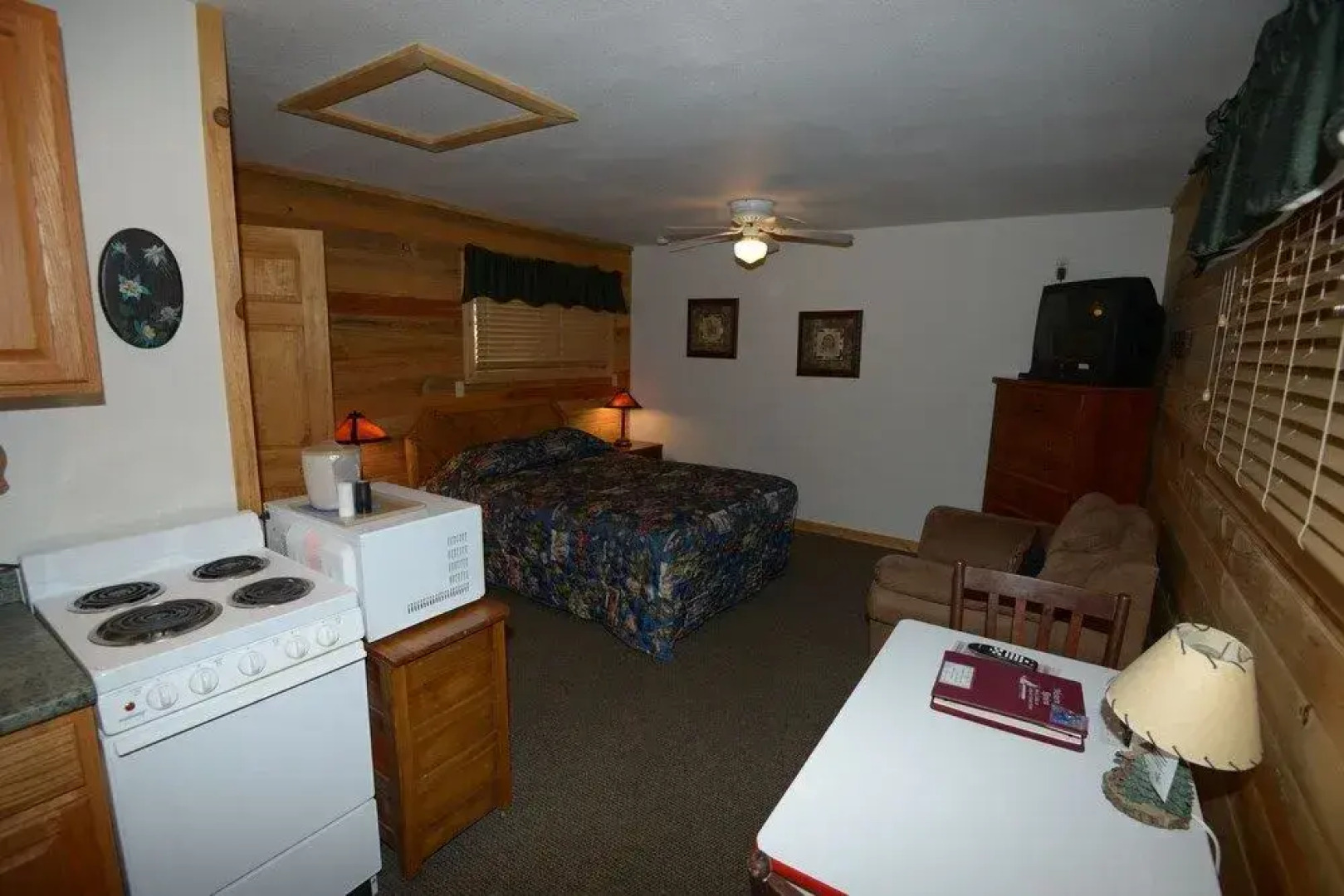 Western Riviera Lakeside Lodging