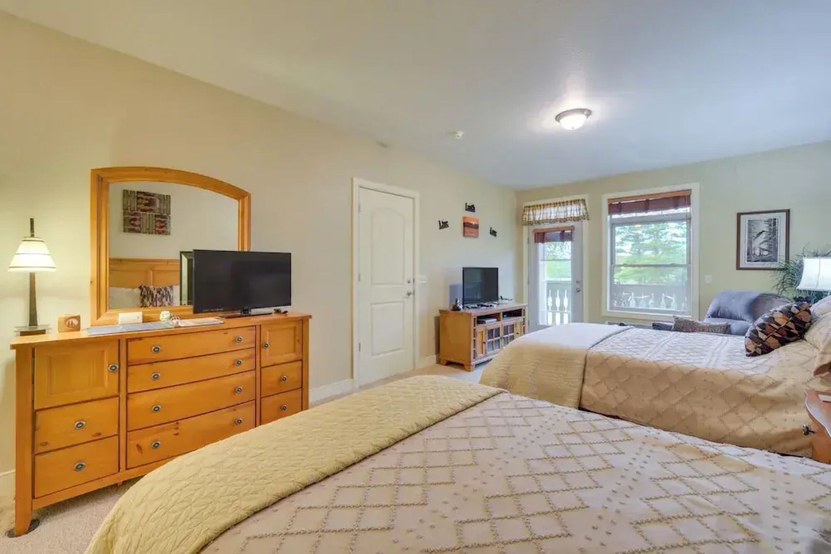 Cozy Birchwood Condo on Tagalong Golf Course!