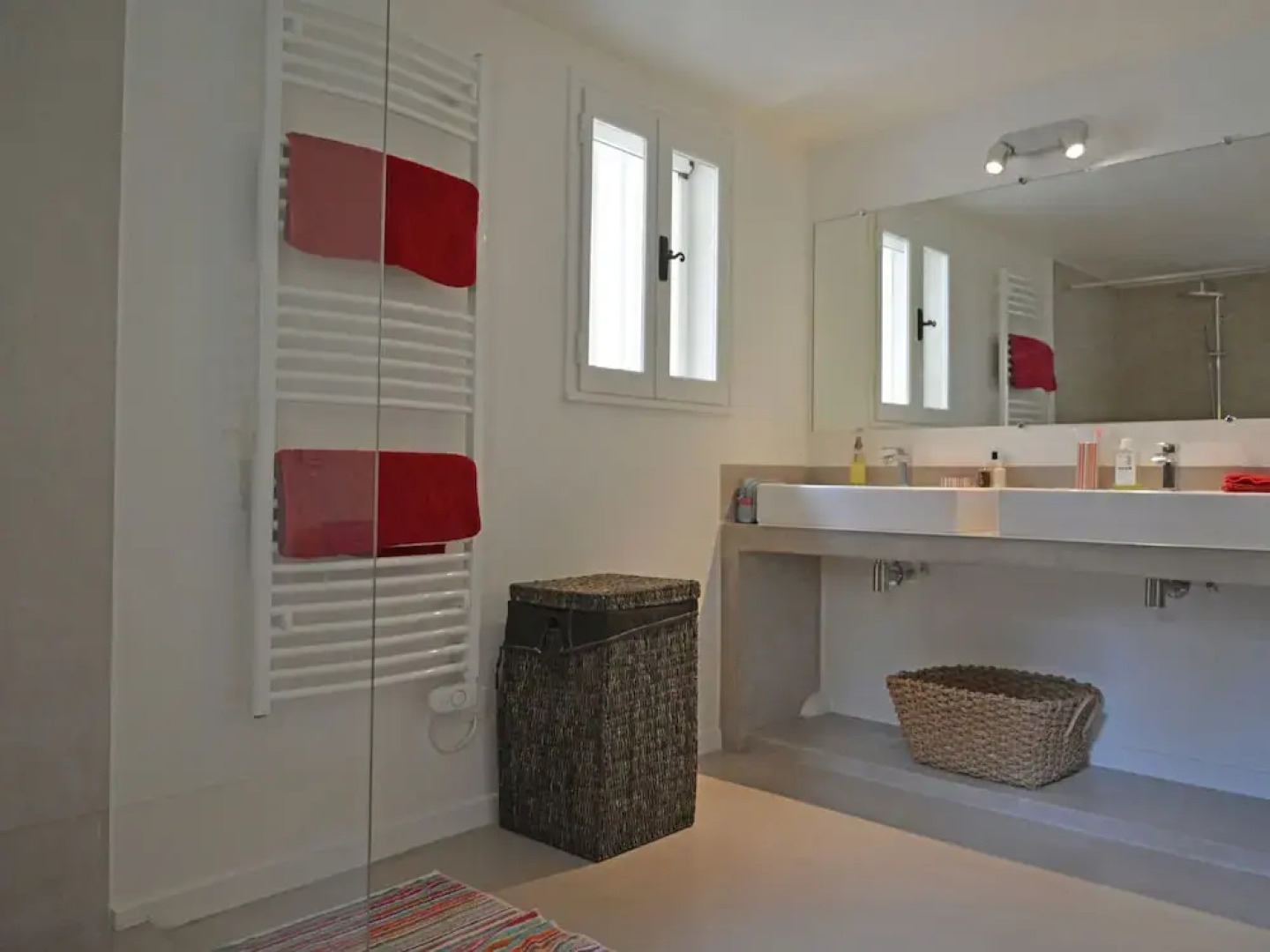 Cozy Villa in Menerbes with Swimming Pool