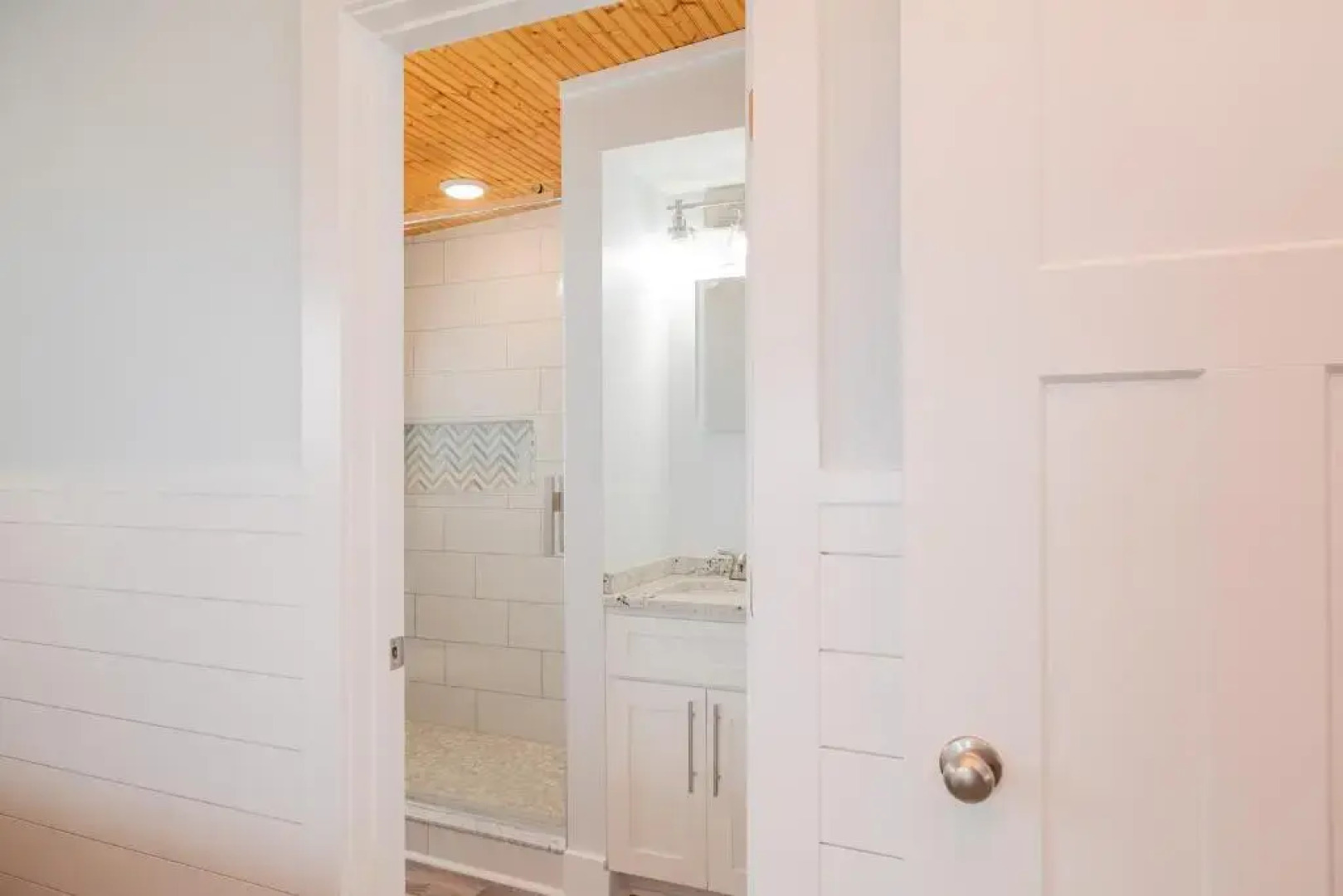 Chill'ax Inn by Oak Island Accommodations