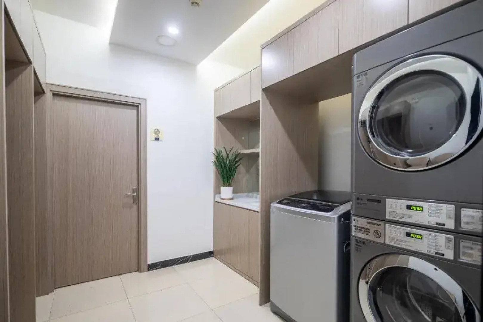 Xinhuating Business Hotel