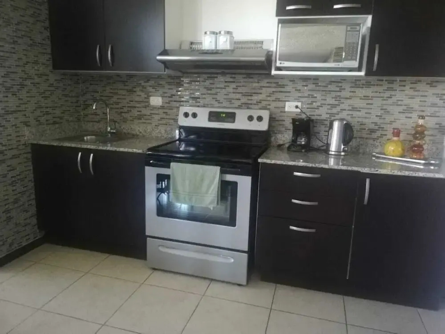 Apartment by airport on way to beach