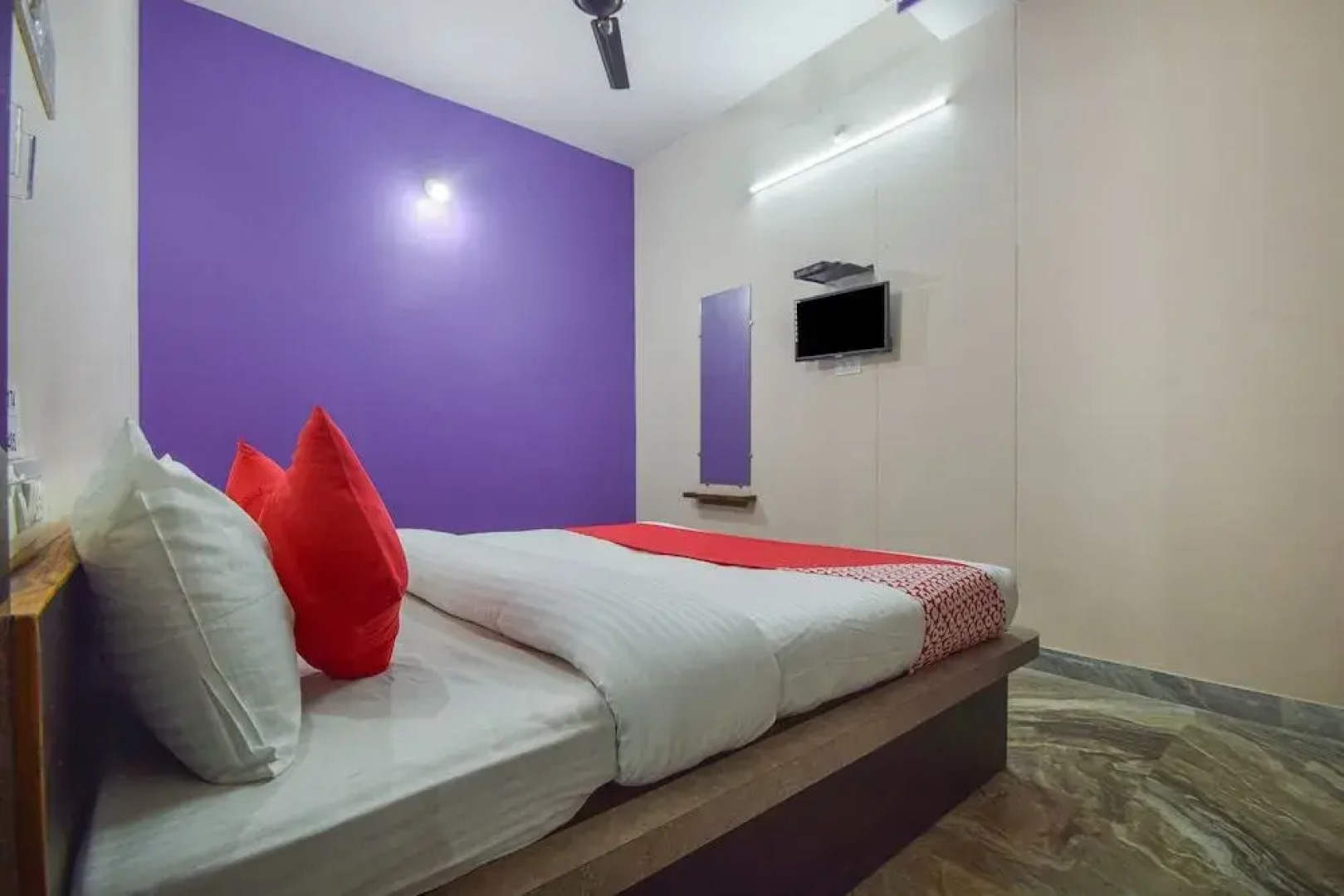 Oyo 29879 Hotel Midtown