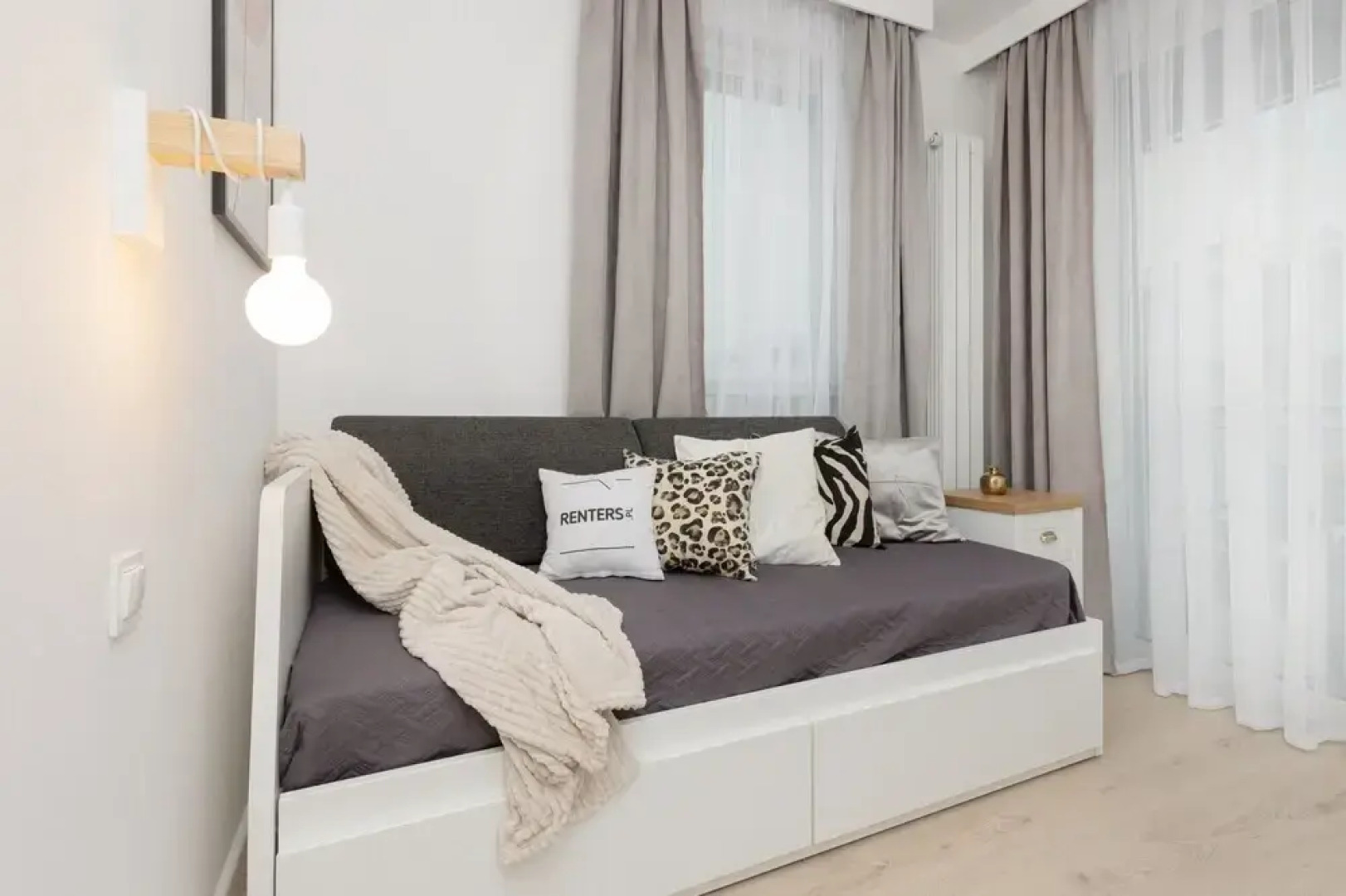 Piaseczno Modern Apartment by Renters