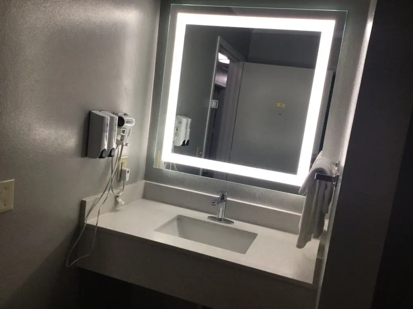 Colonial Brick Inn & Suites