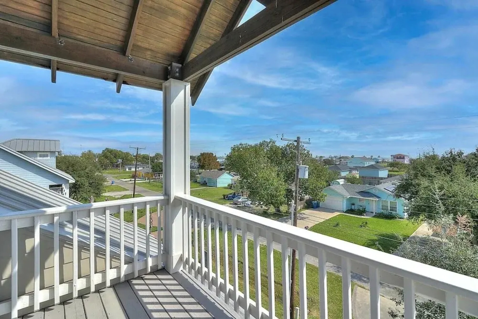 The James Pearl 4 Bedroom Home by RedAwning