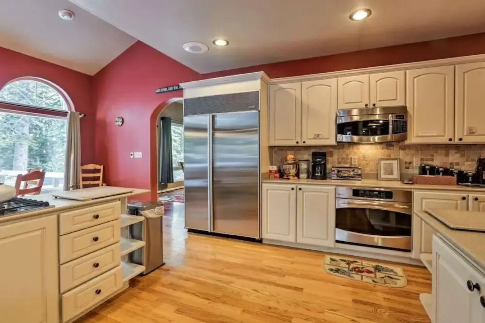 Large Home in Central Truckee With Private Hot Tub