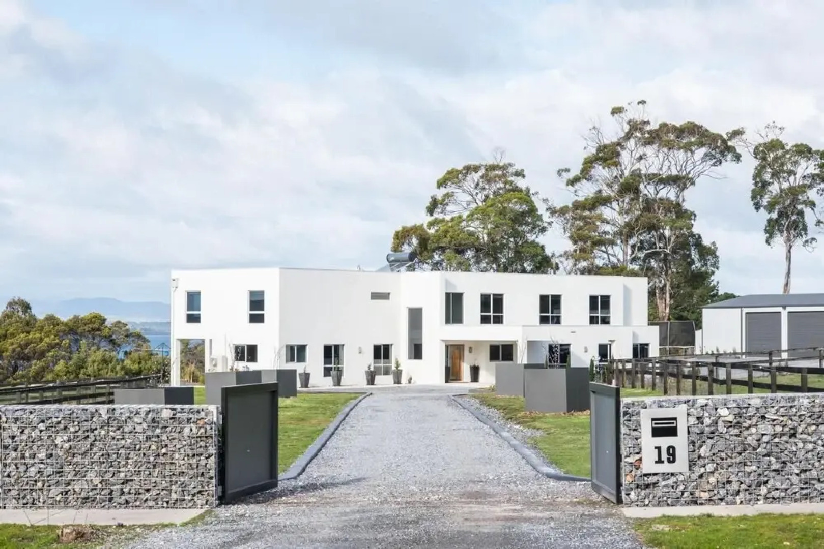 Paradise Point - Tamar Valley Residence with Pool