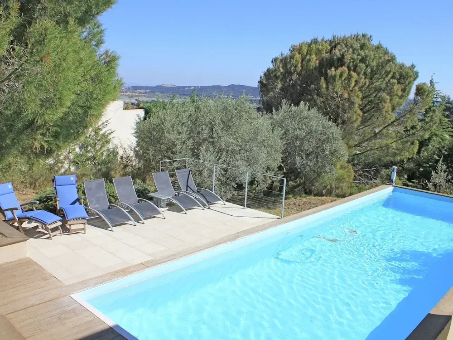 Luxurious Villa in Rochefort-du-gard With Private Pool