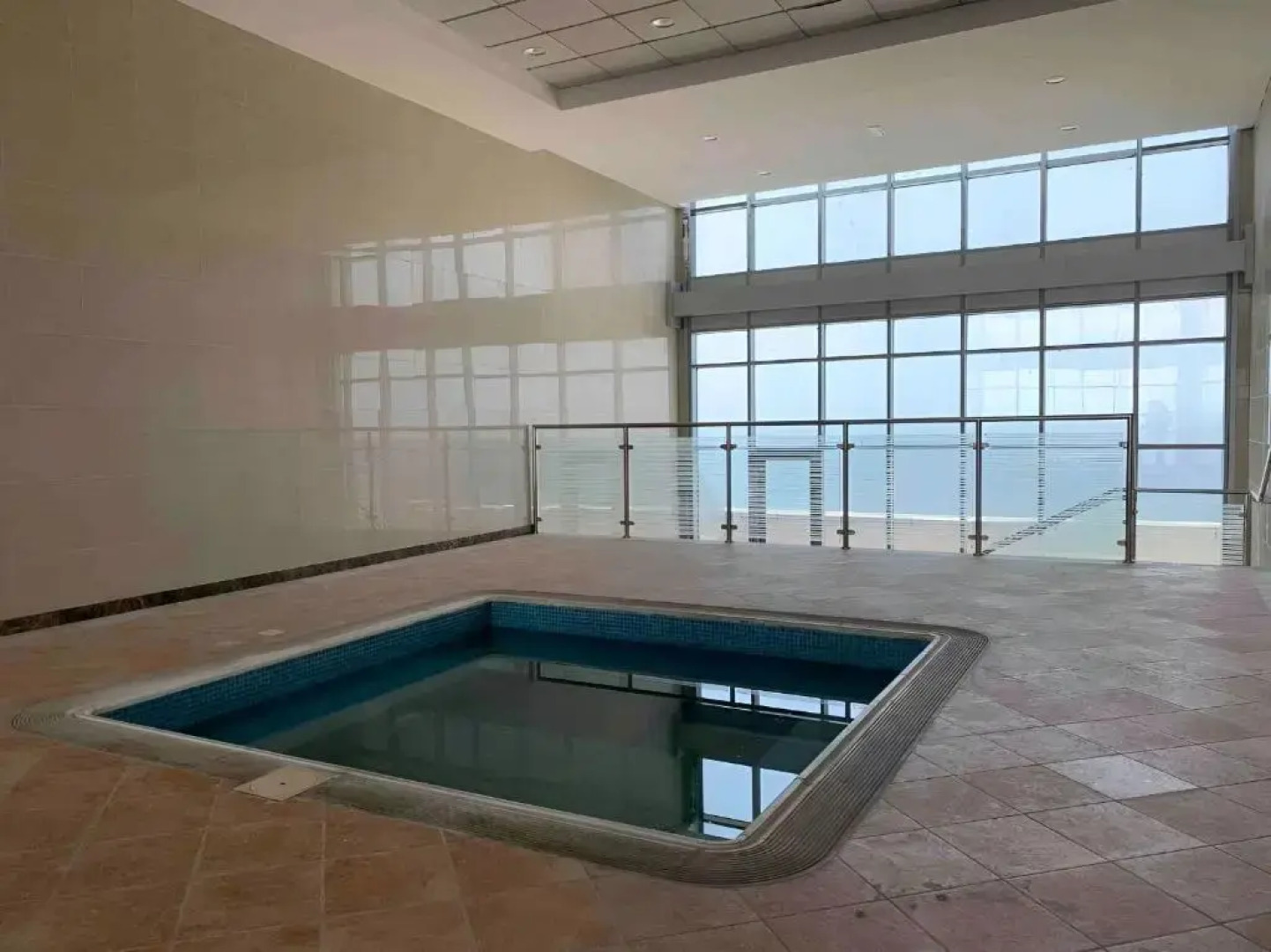 Awesome 2 bedroom apartment with beachfront