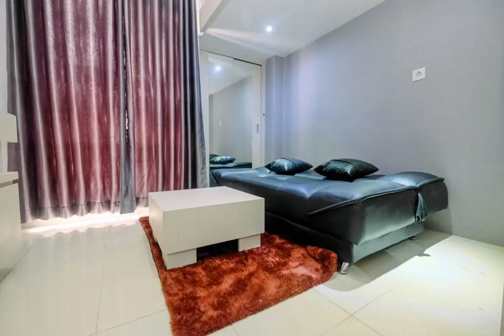 Minimalist and Stylish Studio Dave Apartment By Travelio