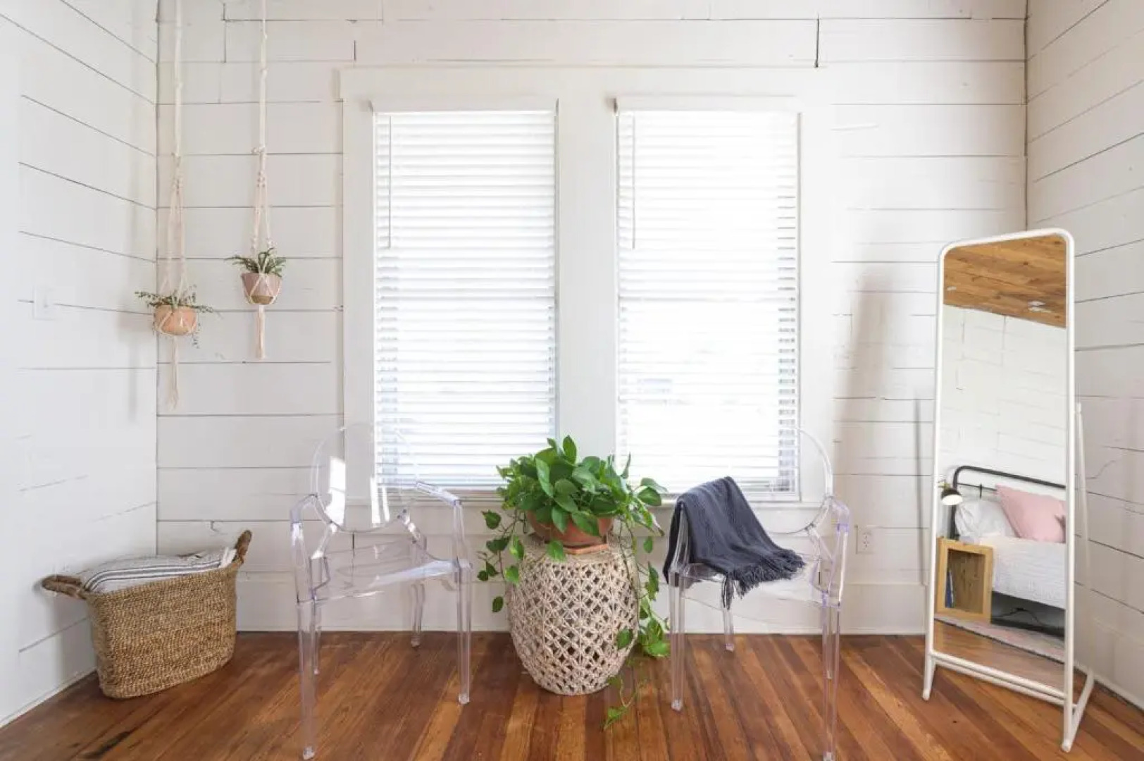 Restored 1930s Uptown Bungalow 2 min to Magnolia Silos