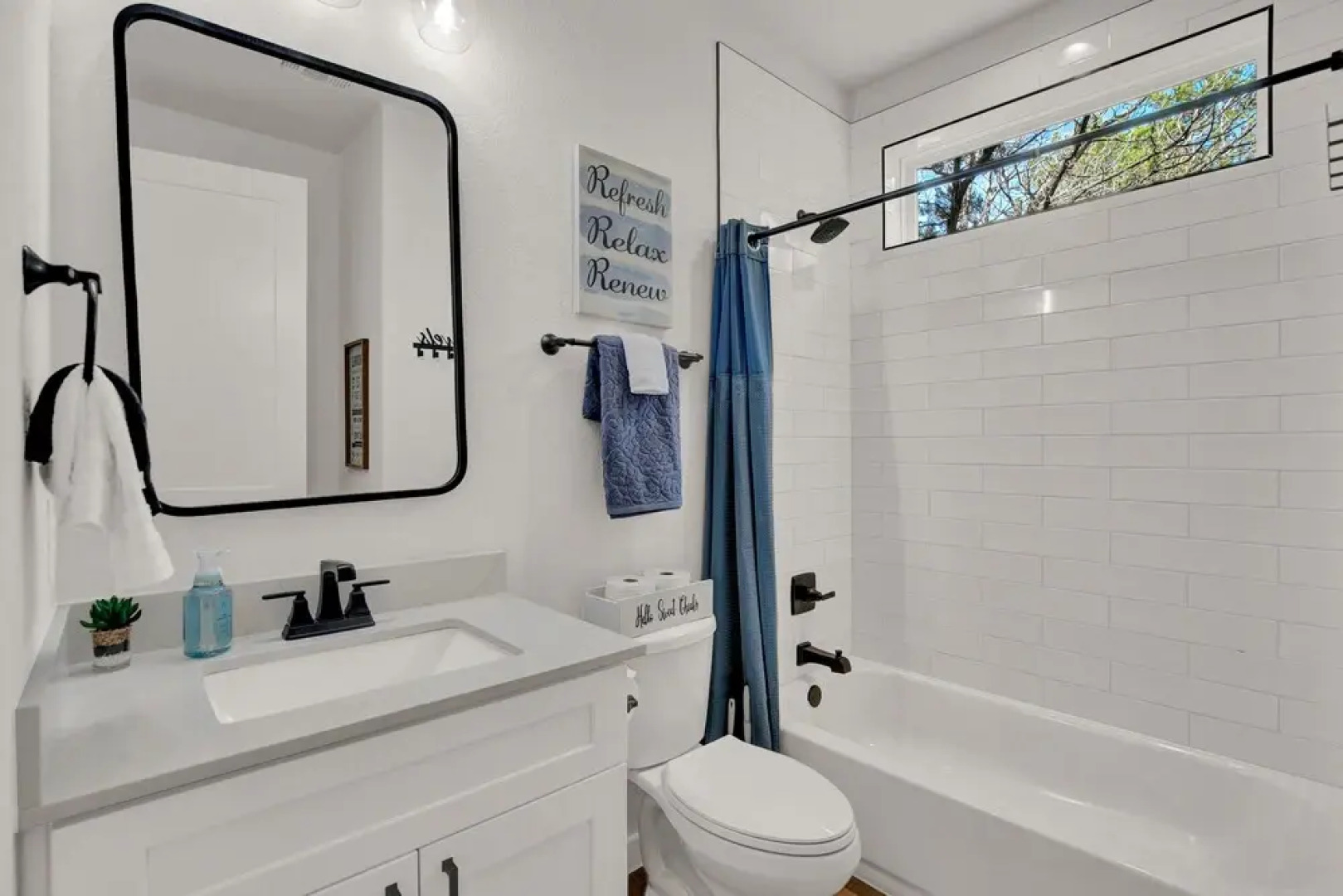 Stunning Lake Home W/pool-beach-gym-boat Access