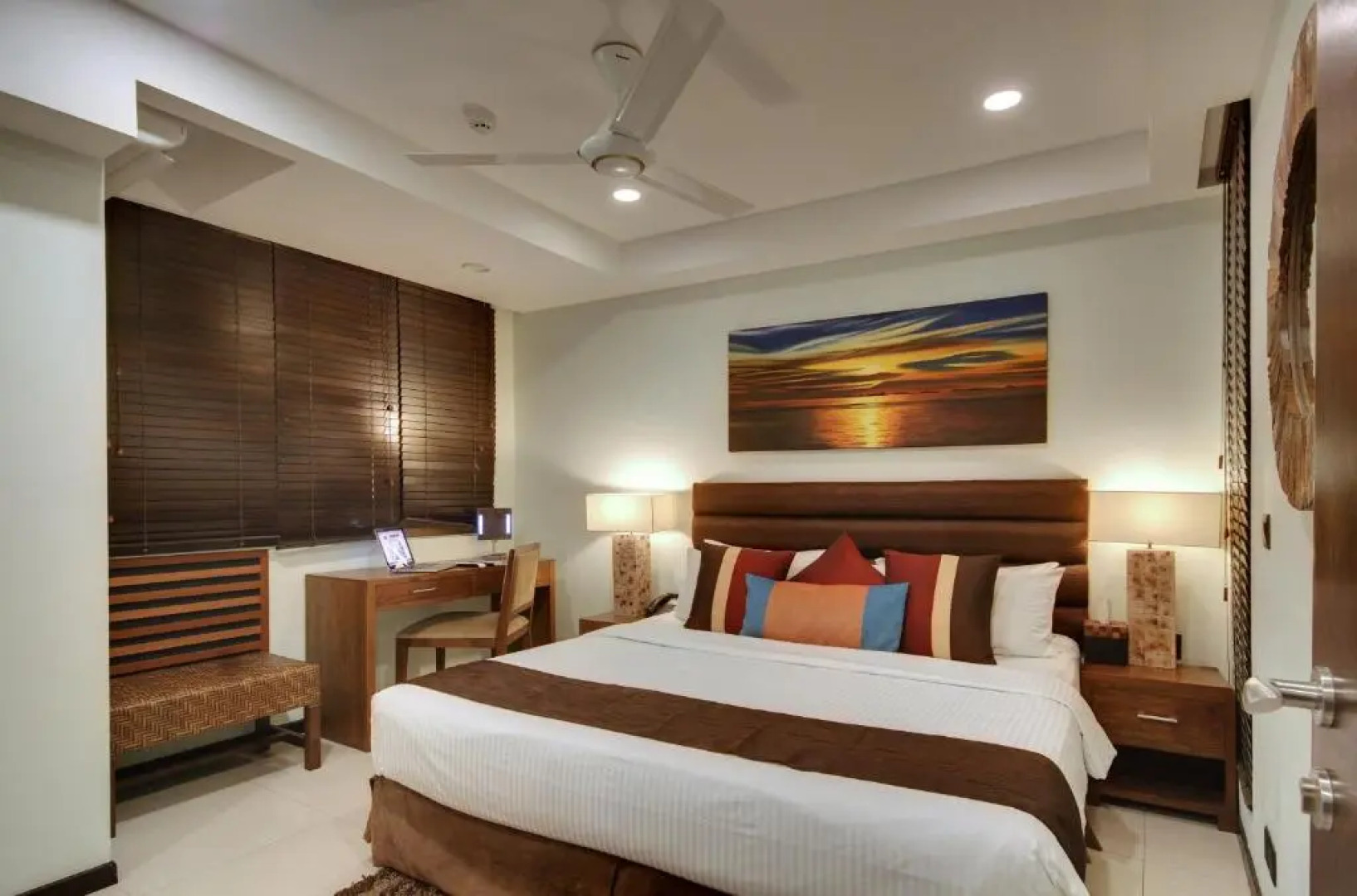 Отель The Somerset