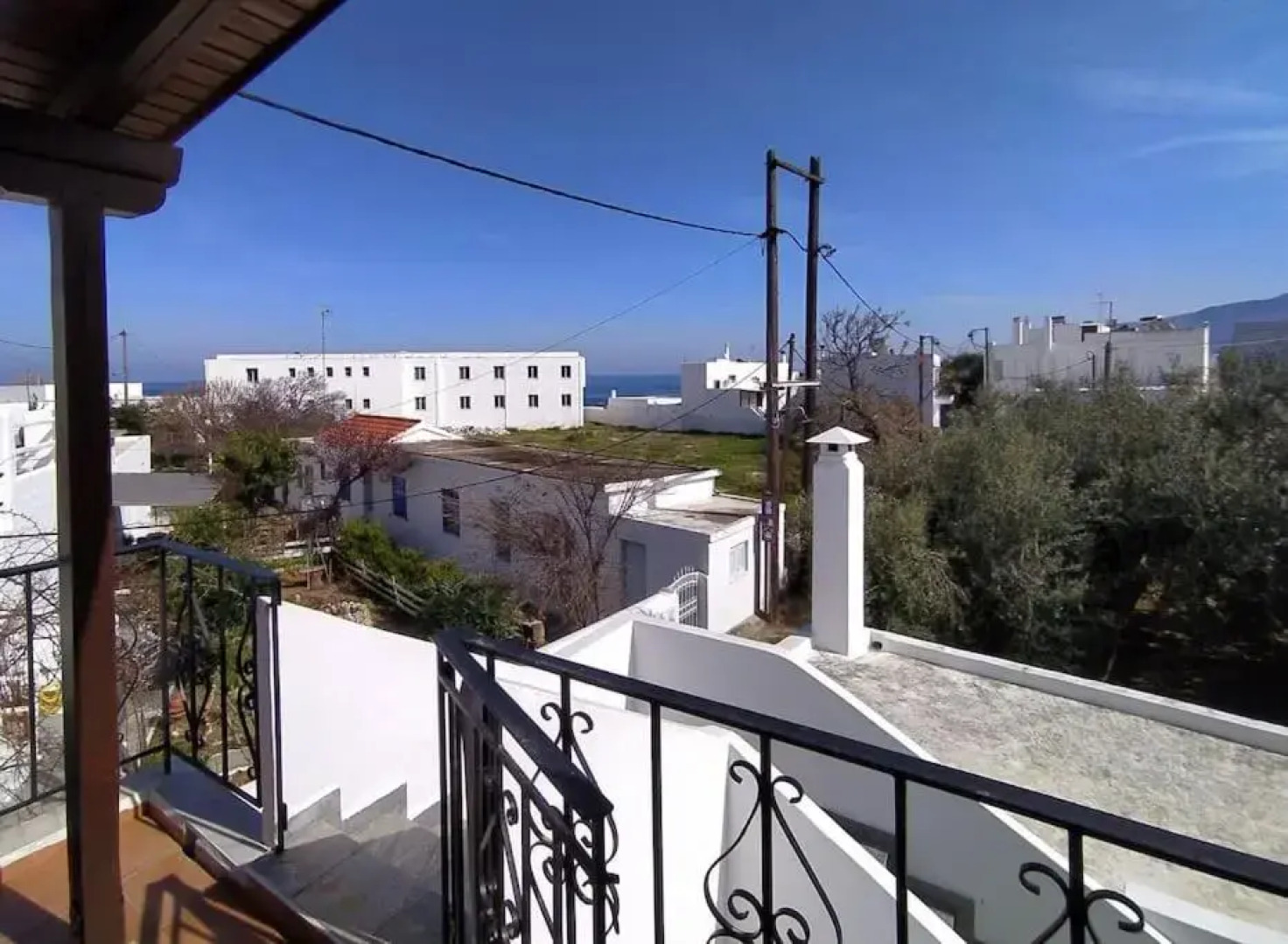 ALEXANDRA, 1 min walk to Magazia beach