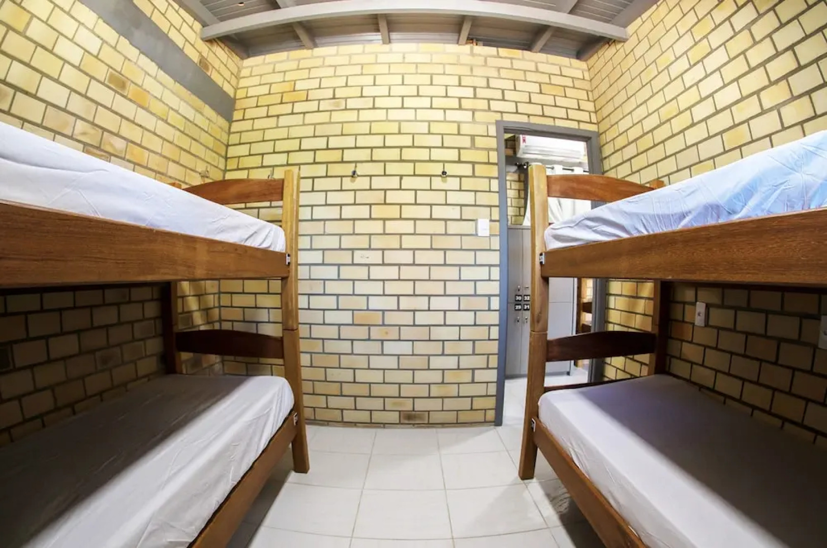 Praia do Rosa Hostel