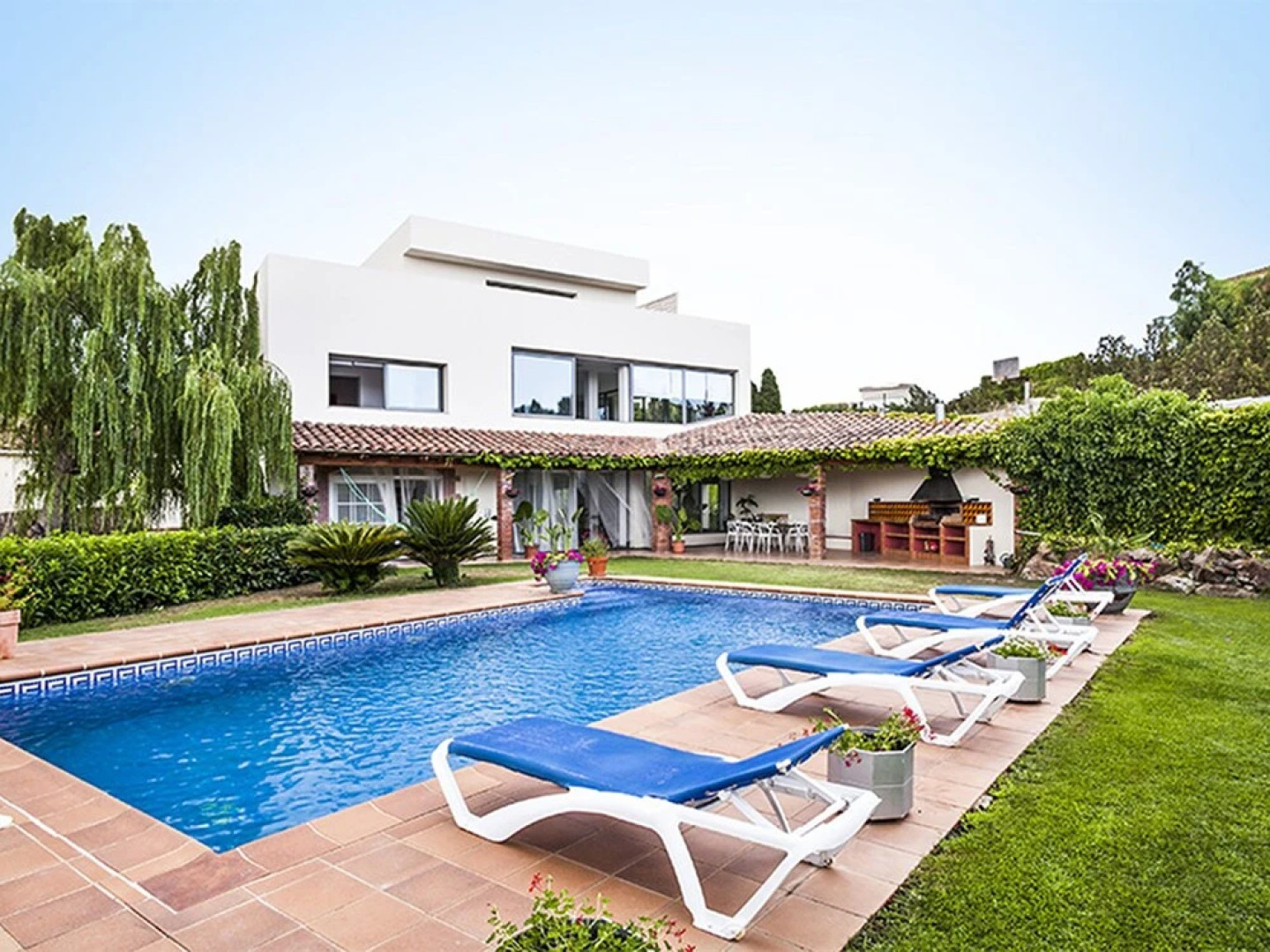 Captivating Holiday Home in Garriguella With Private Pool