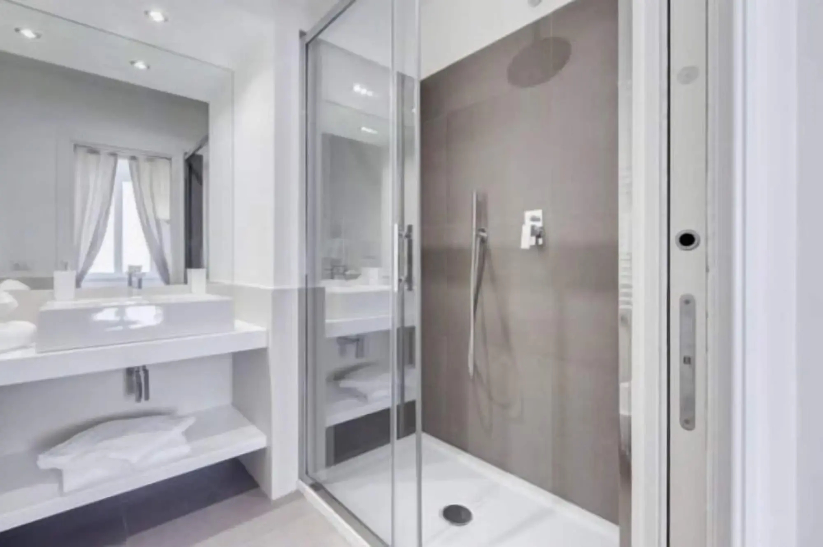 Vantaggio Suites