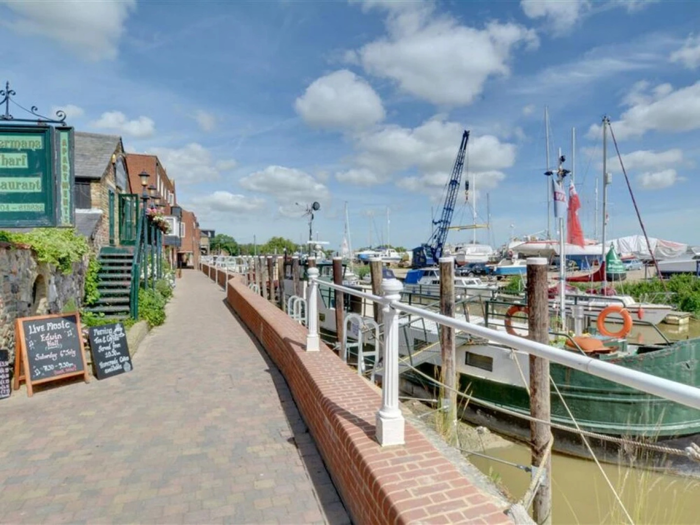 Spacious Apartment in the Port City of Sandwich With the Medieval Cinque Port