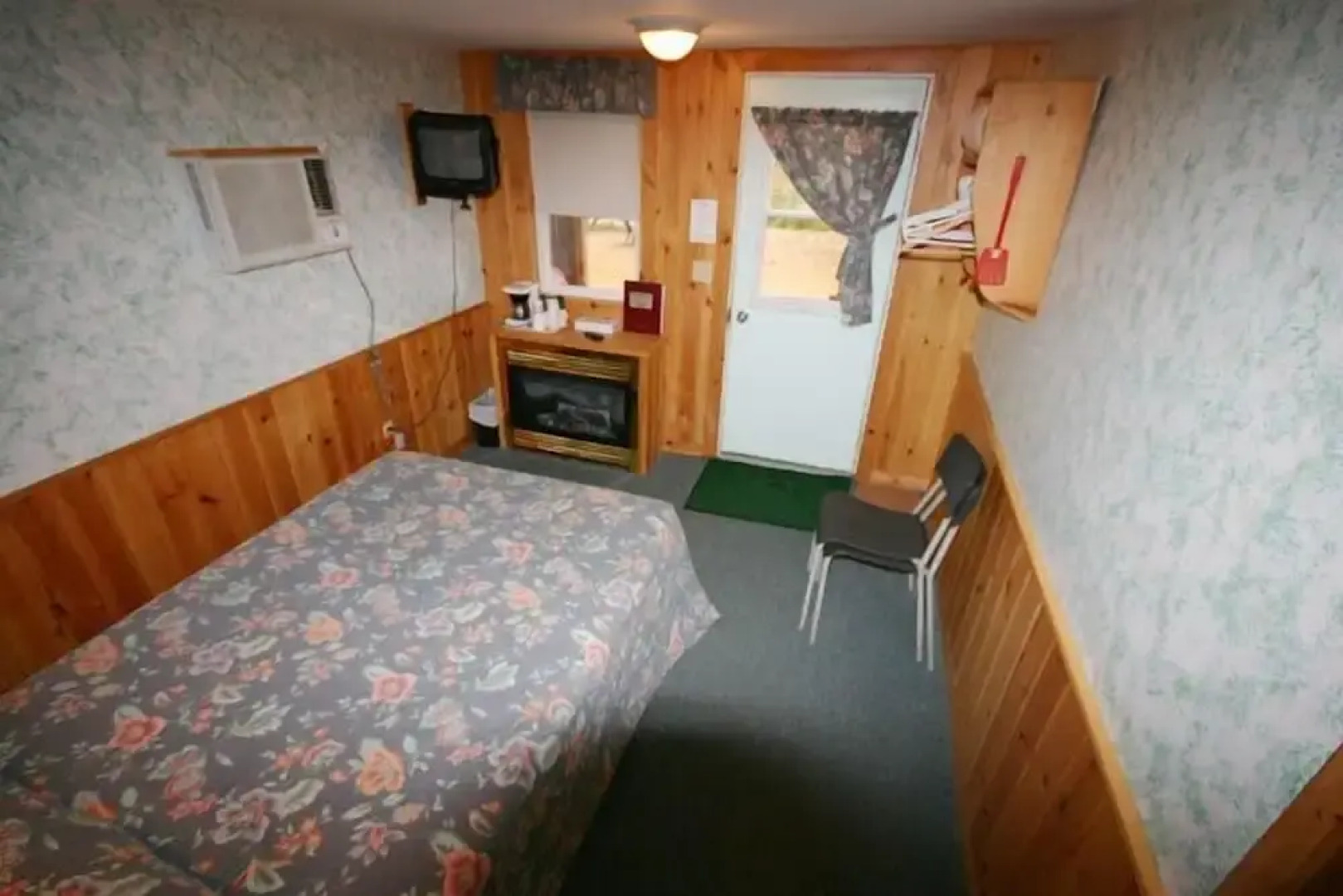 Spectacle Lake Lodge