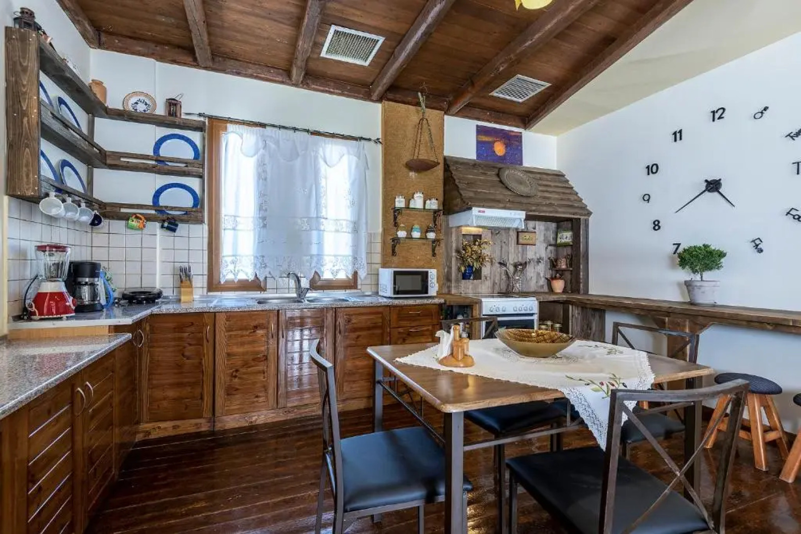 Selana House with outdoor pool