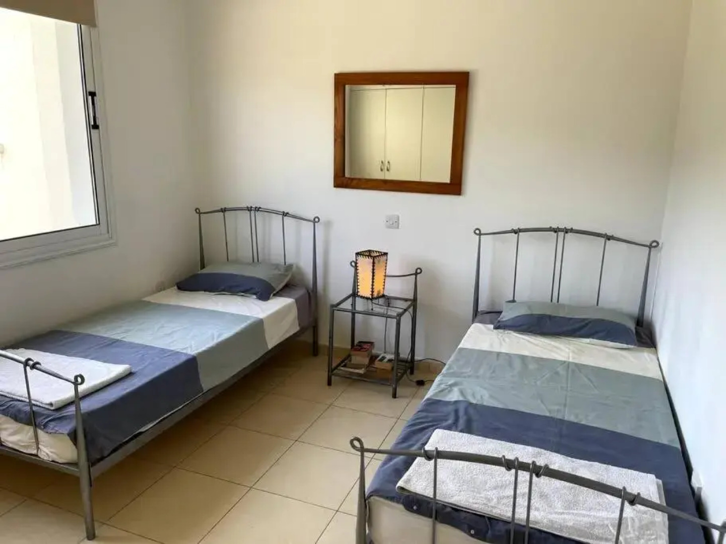 2 bed apt mountains and costal views with pool