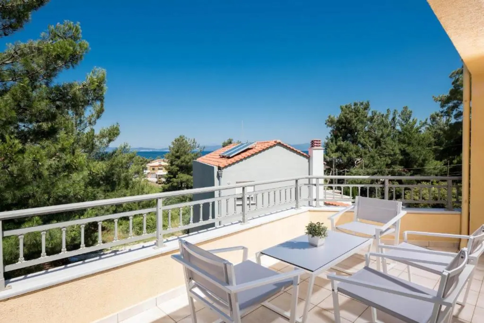 Louloudis Pool Villa