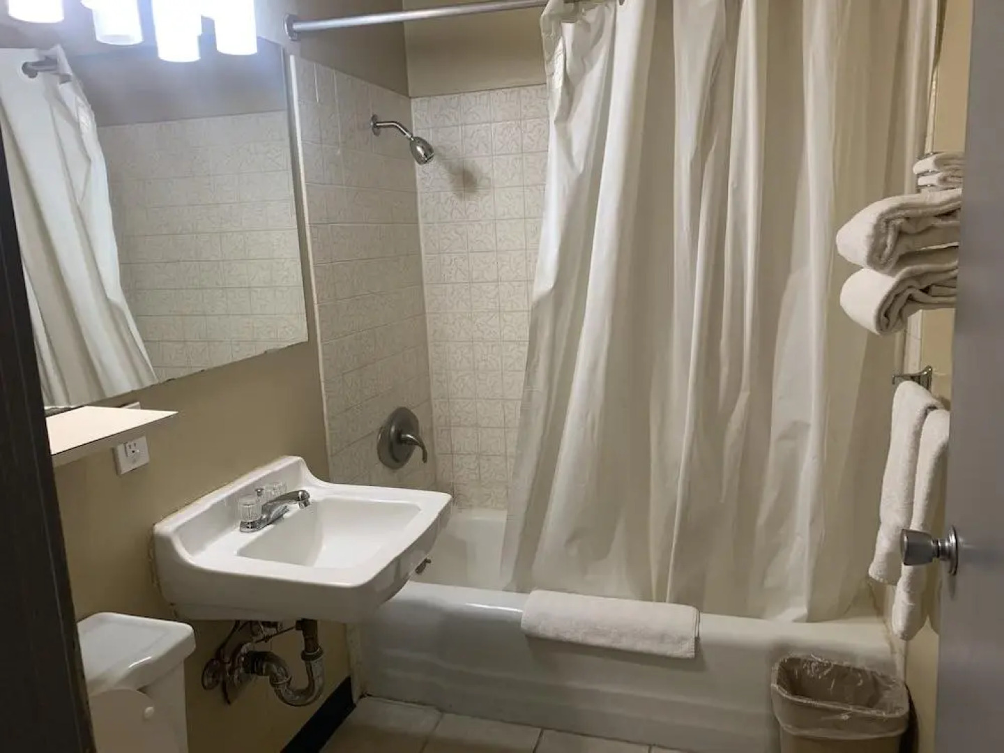 ERTH INN by AGA - Mojave