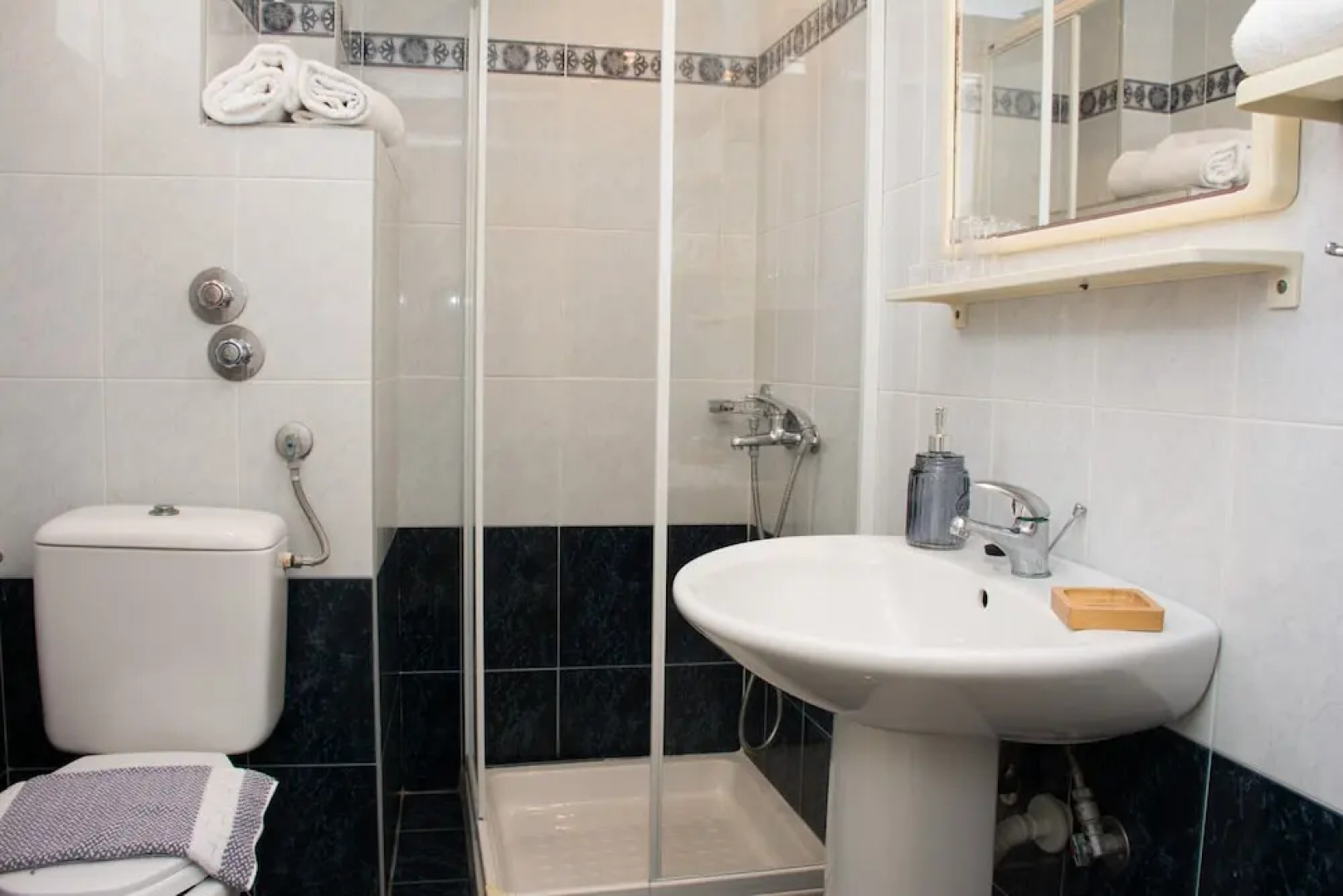 Windmill Apartments 2