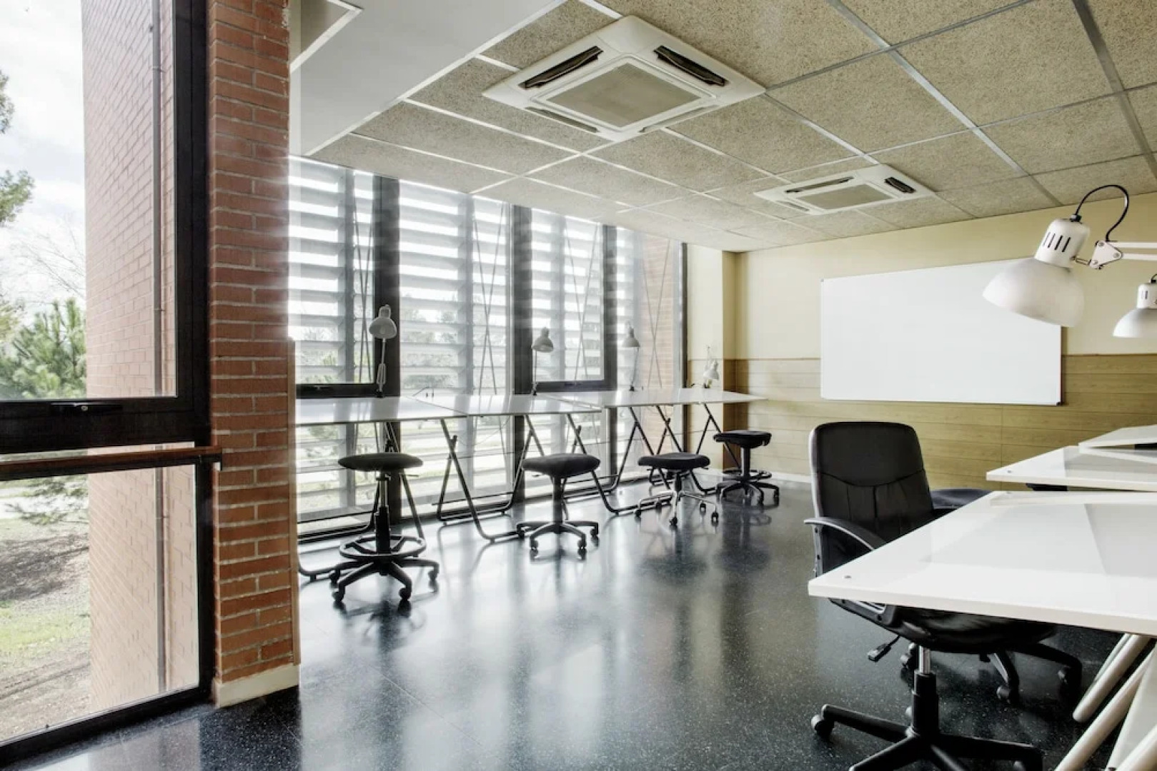 Residencia Universitaria Resa Giner de los Ríos - Hostel