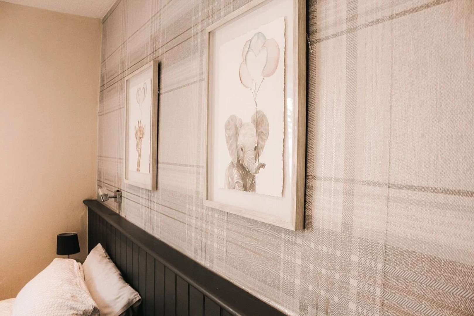 Keer Side Lodge, Luxury lodge with private hot tub at Pine Lake Resort