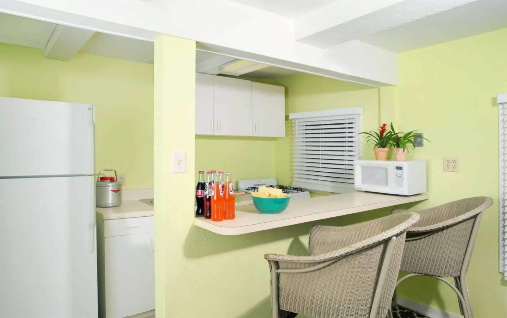 Dolphin Marina & Cottages