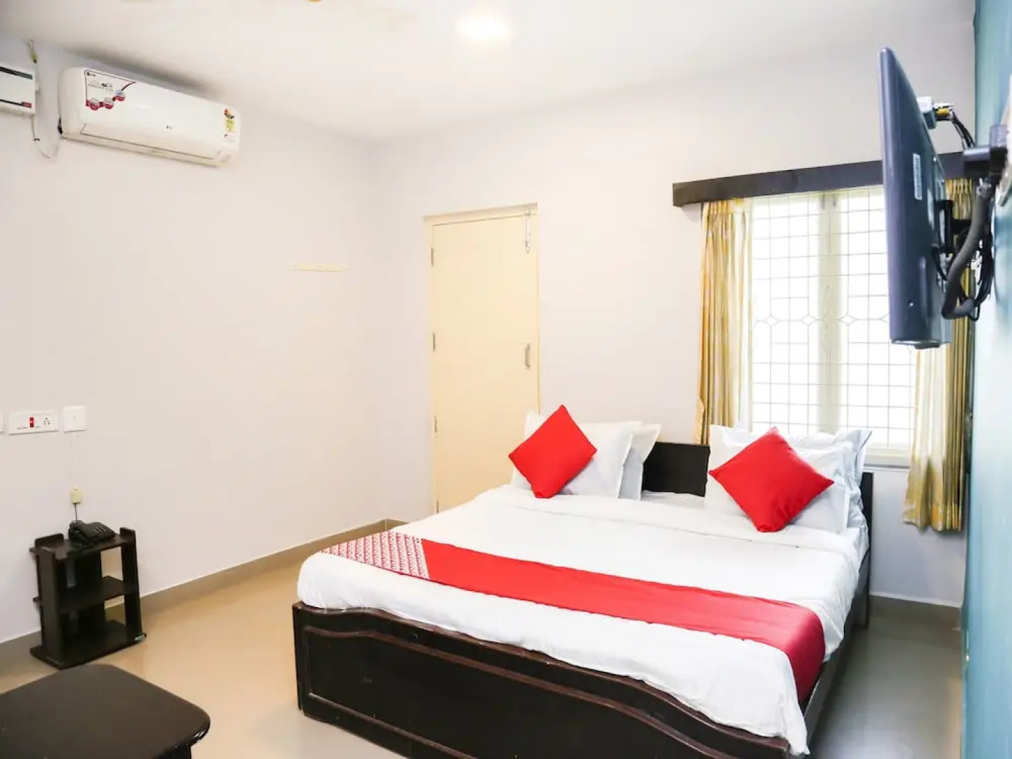 Collection O 14623 Travellers Inn