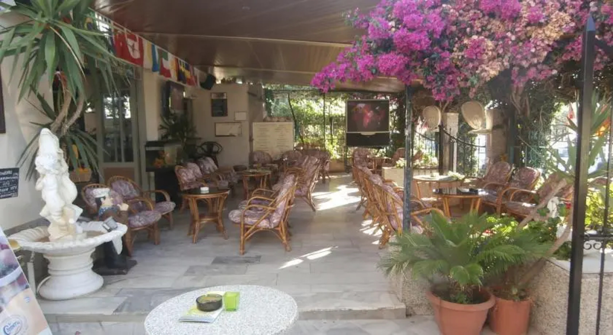 Harrys Bar & Apartments 2