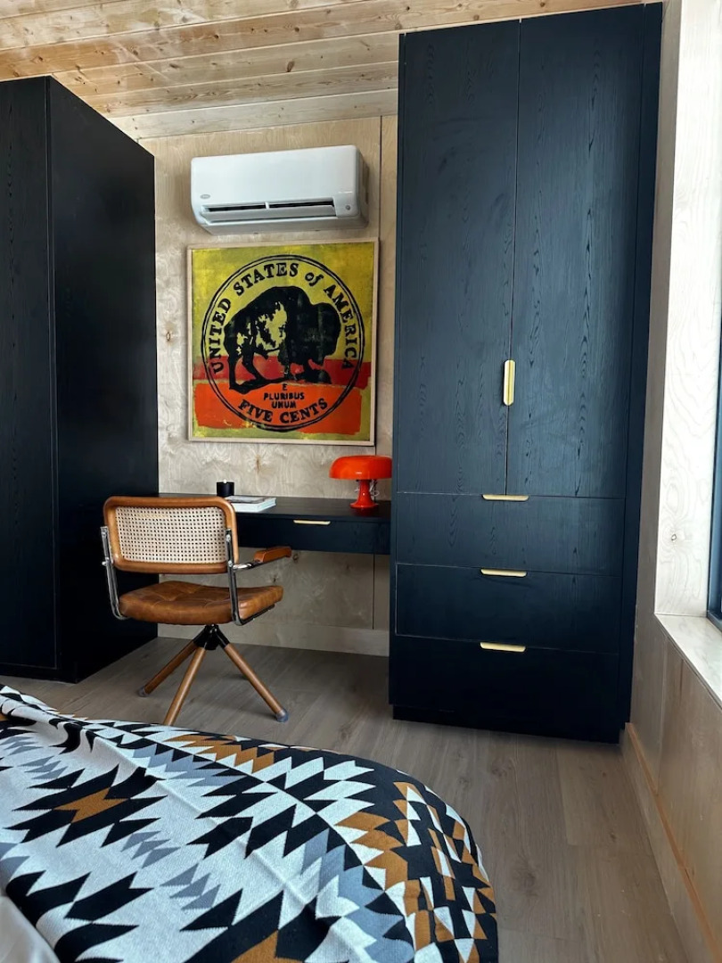 Yellowstone Peaks Hotel