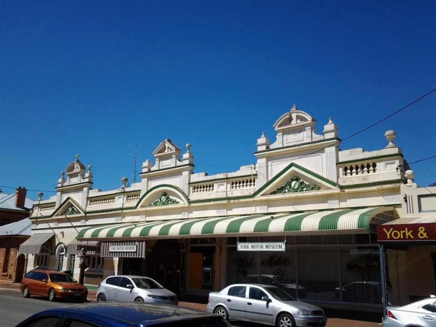 Hillside Country Retreat