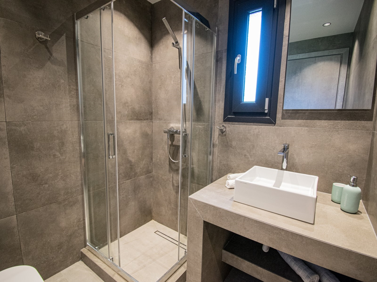 TheaSea Luxury Suites- Studio Suite 2