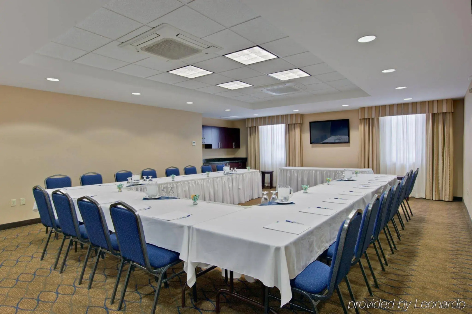 Holiday Inn Express and Suites Kincardine