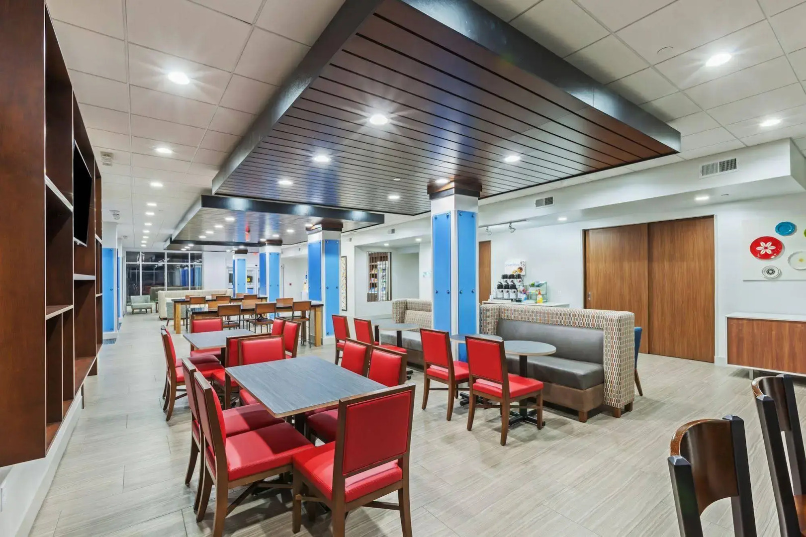 Holiday Inn Express & Suites Coffeyville by IHG