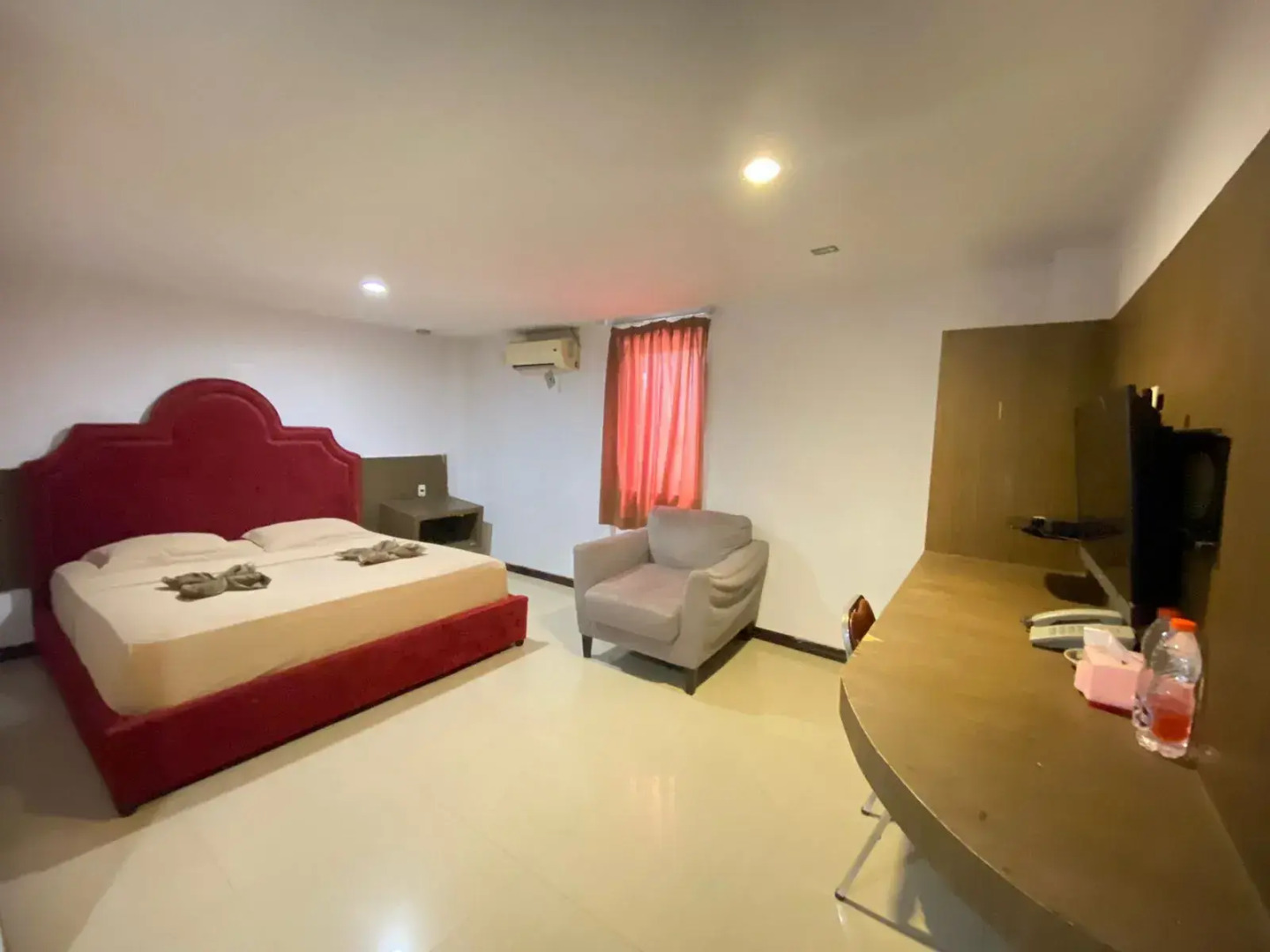 OYO 2574 Z Suites Hotel