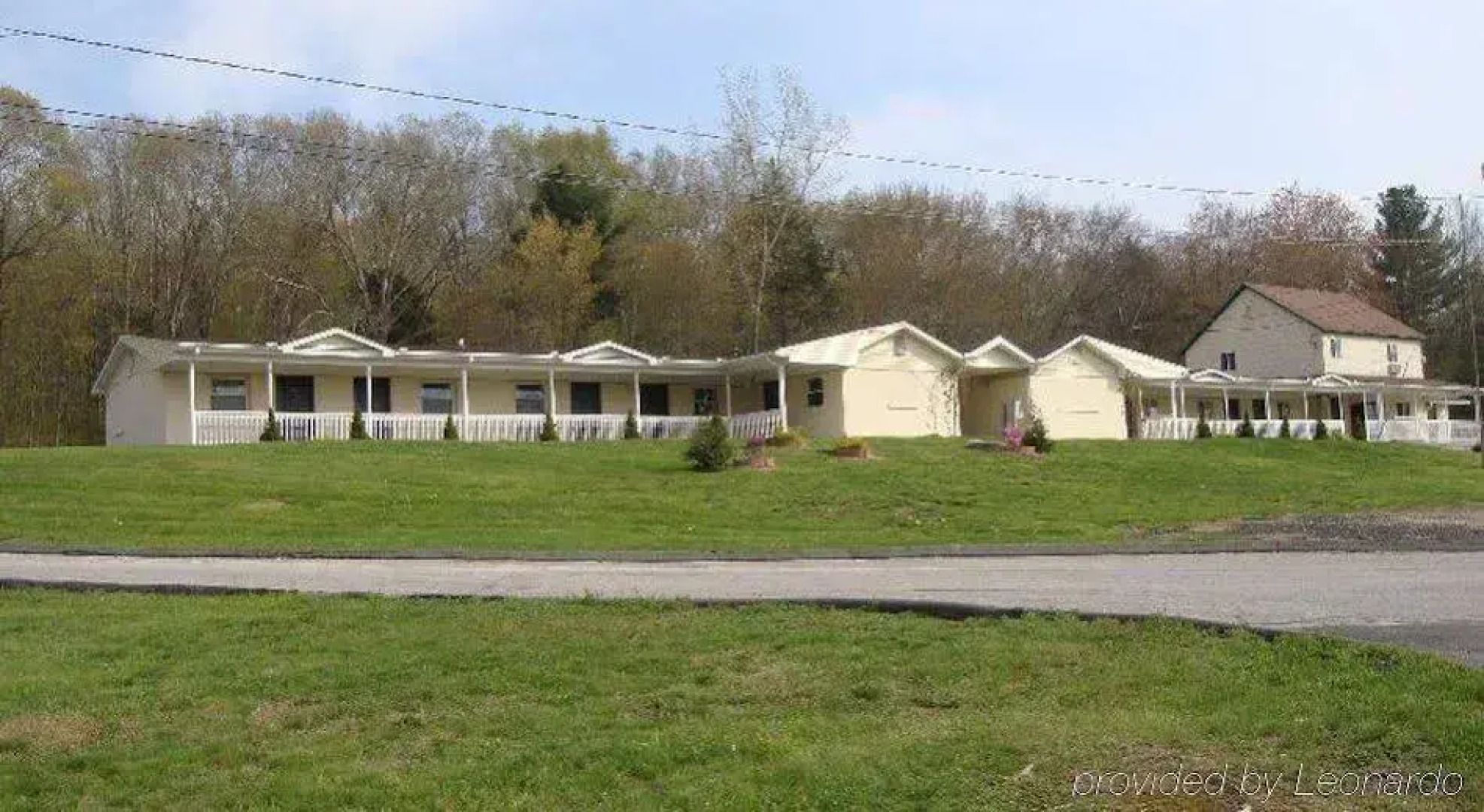 Chaplin Inn & Suites