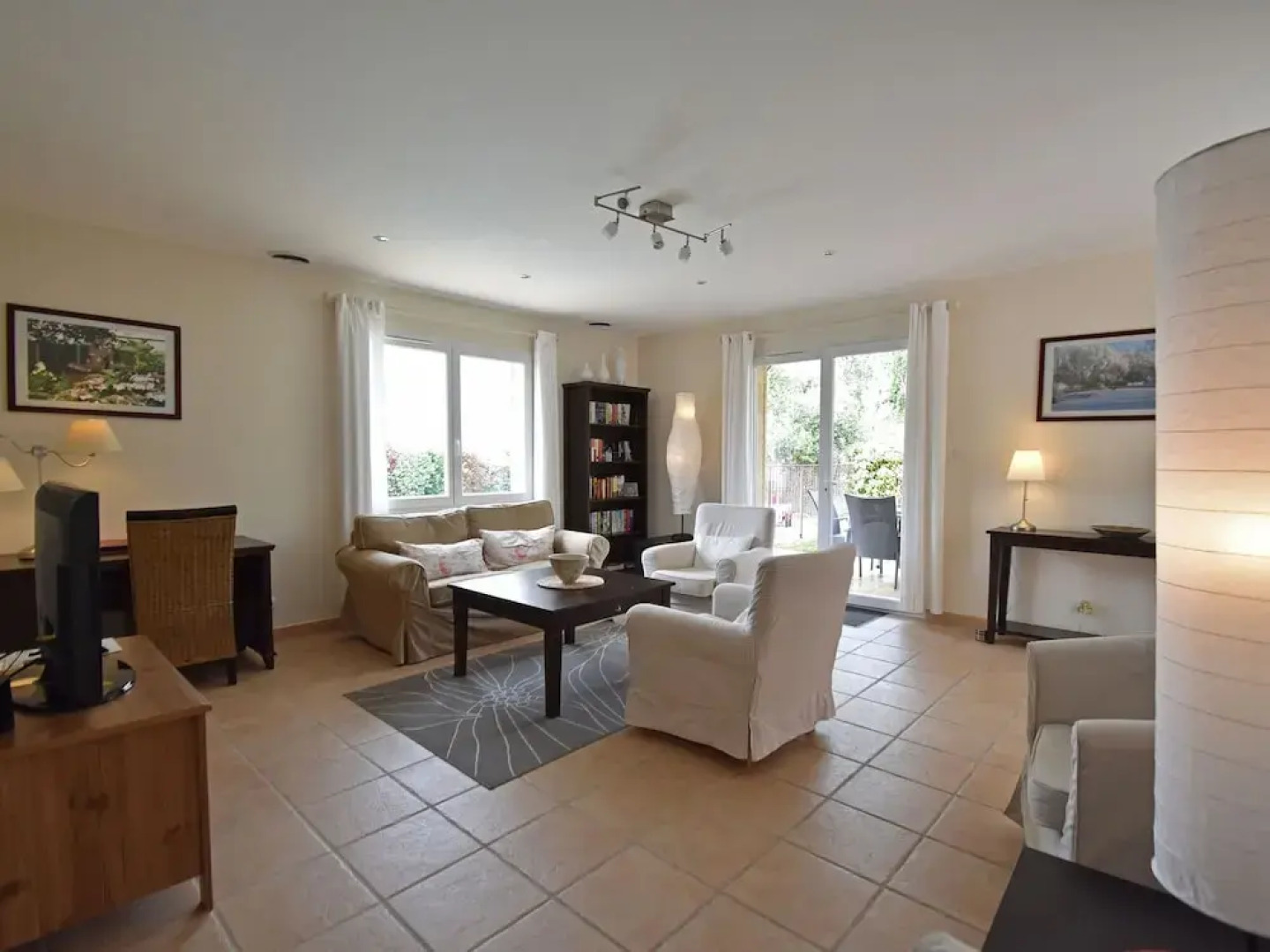 Villa with air-con, heated pool, jacuzzi, fenced garden and kids play equipment