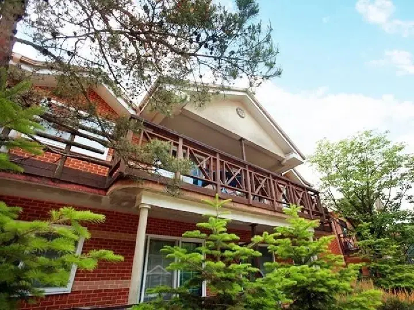 Doongji Hwangto Pension